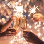 Coupes de champagne avec des lumières