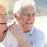 Un couple senior heureux