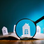 Mini maison dans une loupe