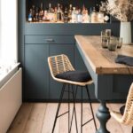 chaise haute dans une cuisine