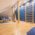 intérieur de maison avec mur escalade