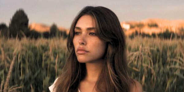 Dahlia Wayne ✧ Madison Beer - Page 2 213.41.168.217-652bdf302f182