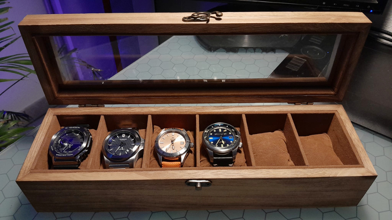 [SUJET UNIQUE] écrin, boîte ou coffret pour ranger les montres... tome II - Page 29 31.36.48.160-6585c8152db12